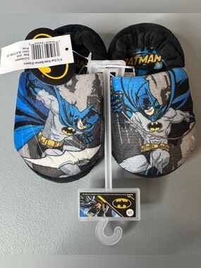 Batman comic print plush Fleece Kids Slippers with grip sole pills size 5/6